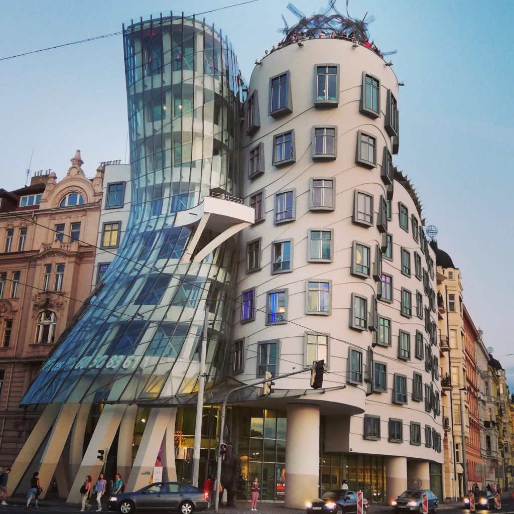 Dancing house Praga Donne in Giro Organizzazione per viaggiare