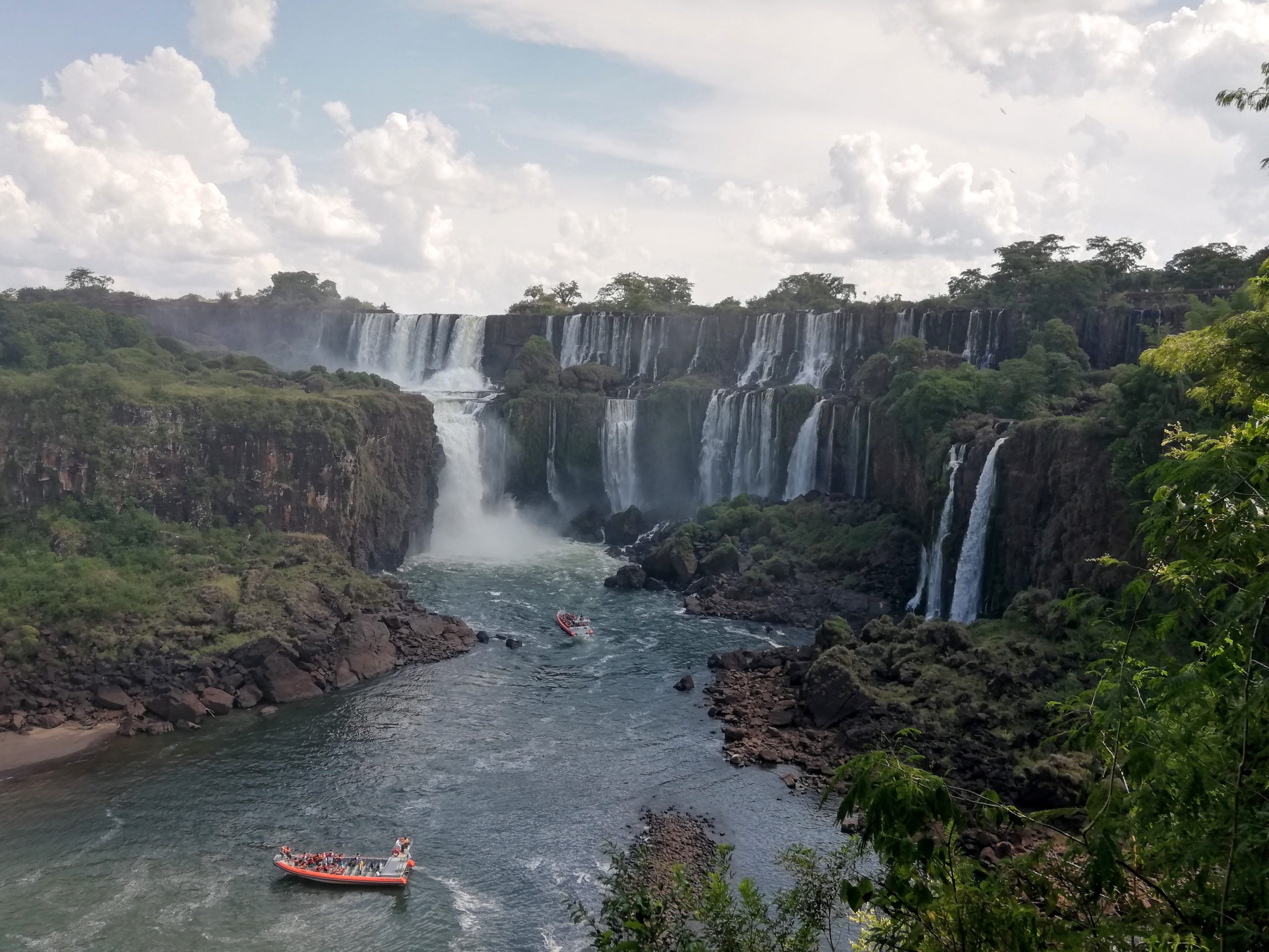 Donne in giro cascate di Iguazù Argentina
